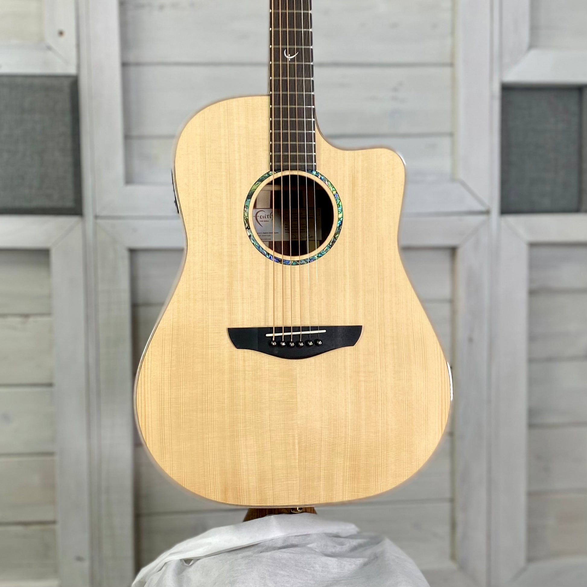 Faith Guitars HiGloss Saturn 3-Piece Indonesian Rosewood Back & Sides Electric/ Acoustic Guitar – view 2