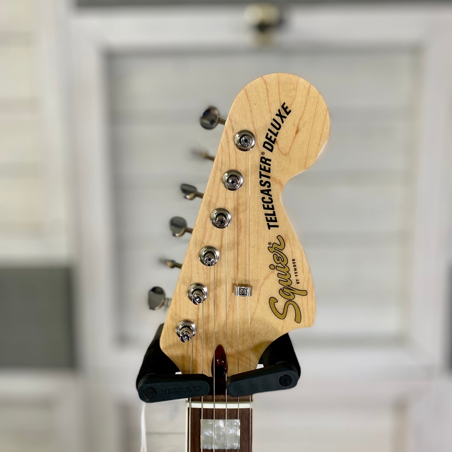Squier Paranormal Troublemaker Telecaster Deluxe with Bigsby in Honey Sunburst