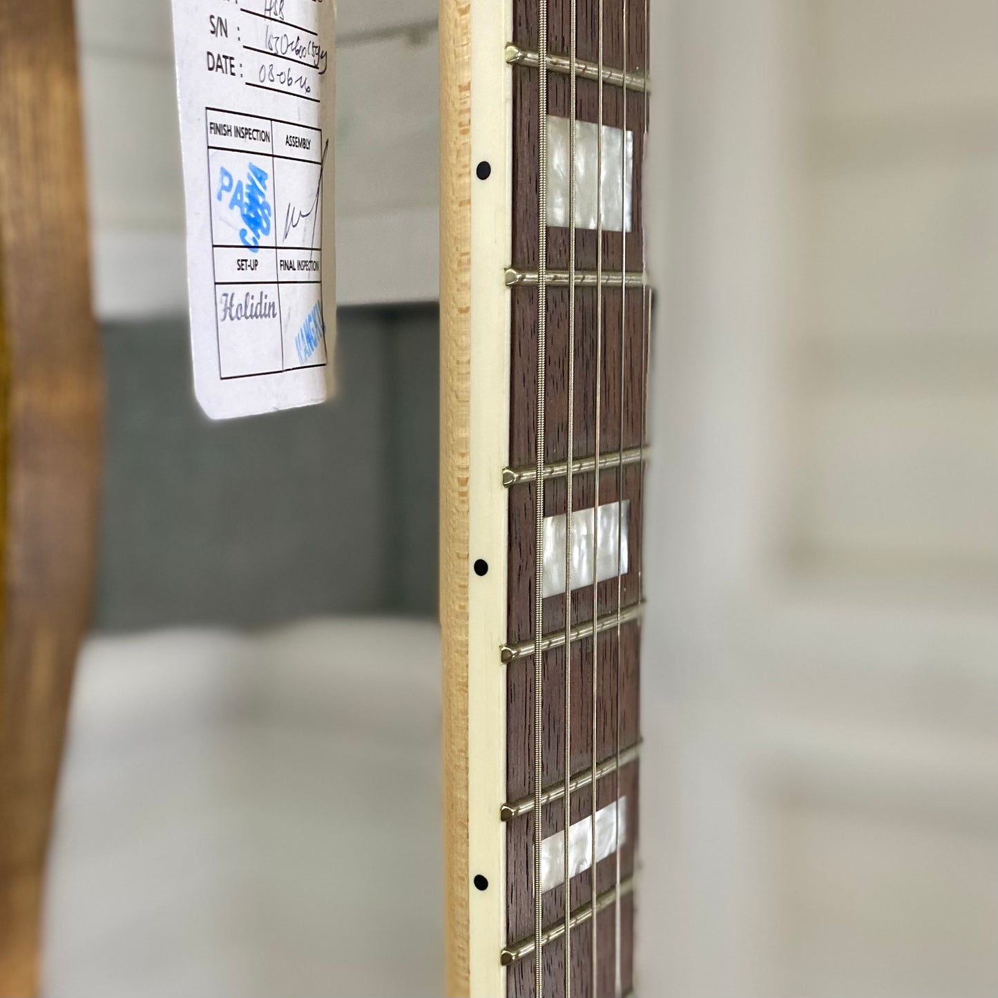 Squier Paranormal Troublemaker Telecaster Deluxe with Bigsby in Honey Sunburst