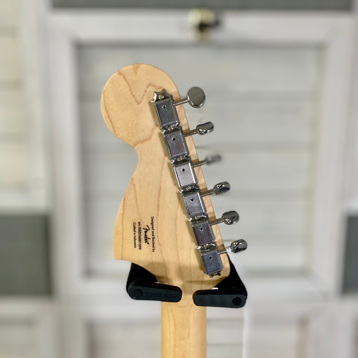 Squier Paranormal Troublemaker Telecaster Deluxe with Bigsby in Honey Sunburst