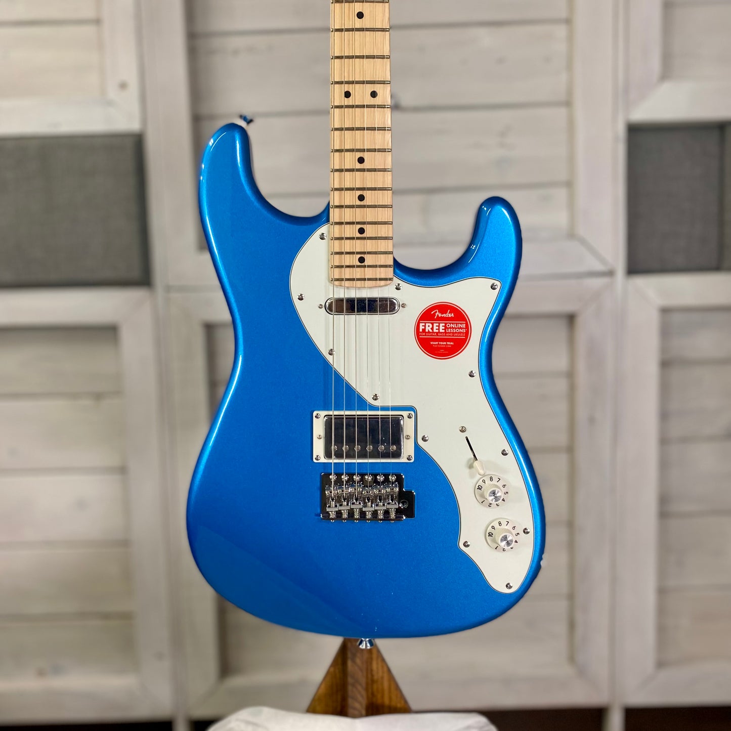 Squier Paranormal Stratocaster® Deluxe in Lake Placid Blue