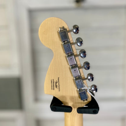 Squier Paranormal Stratocaster® Deluxe in Lake Placid Blue