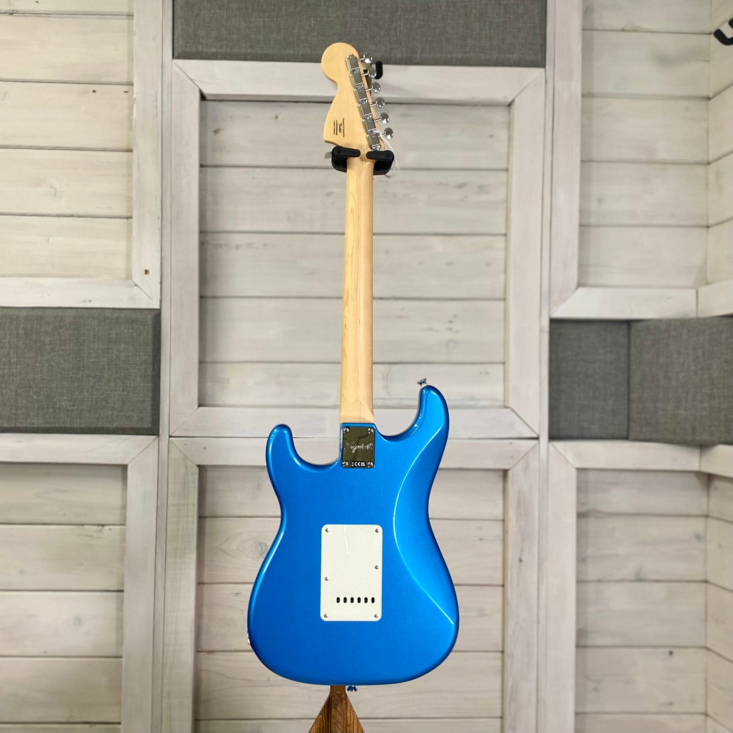 Squier Paranormal Stratocaster® Deluxe in Lake Placid Blue