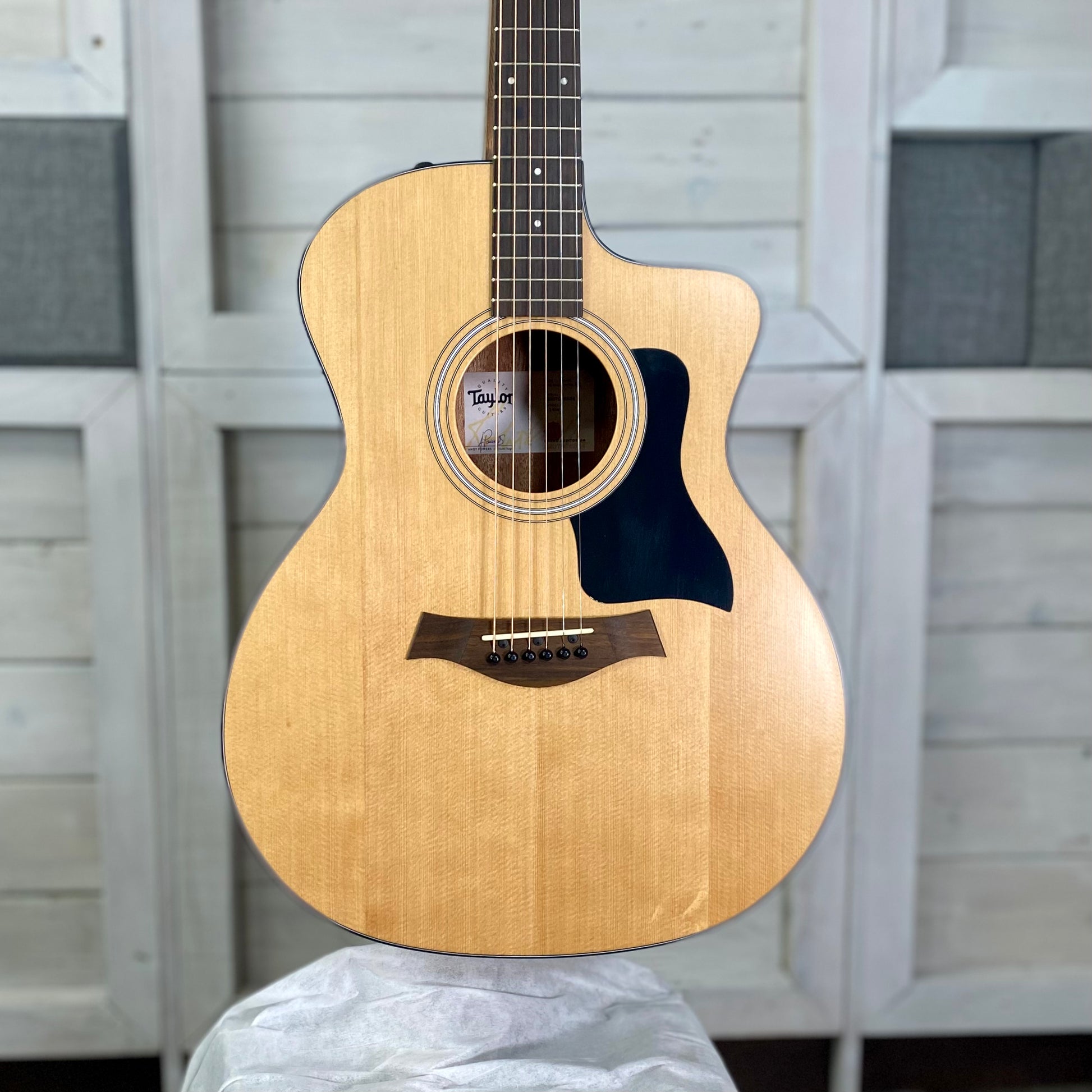 Taylor 114ce Sapele/ Spruce Electric Acoustic Guitar – view 3
