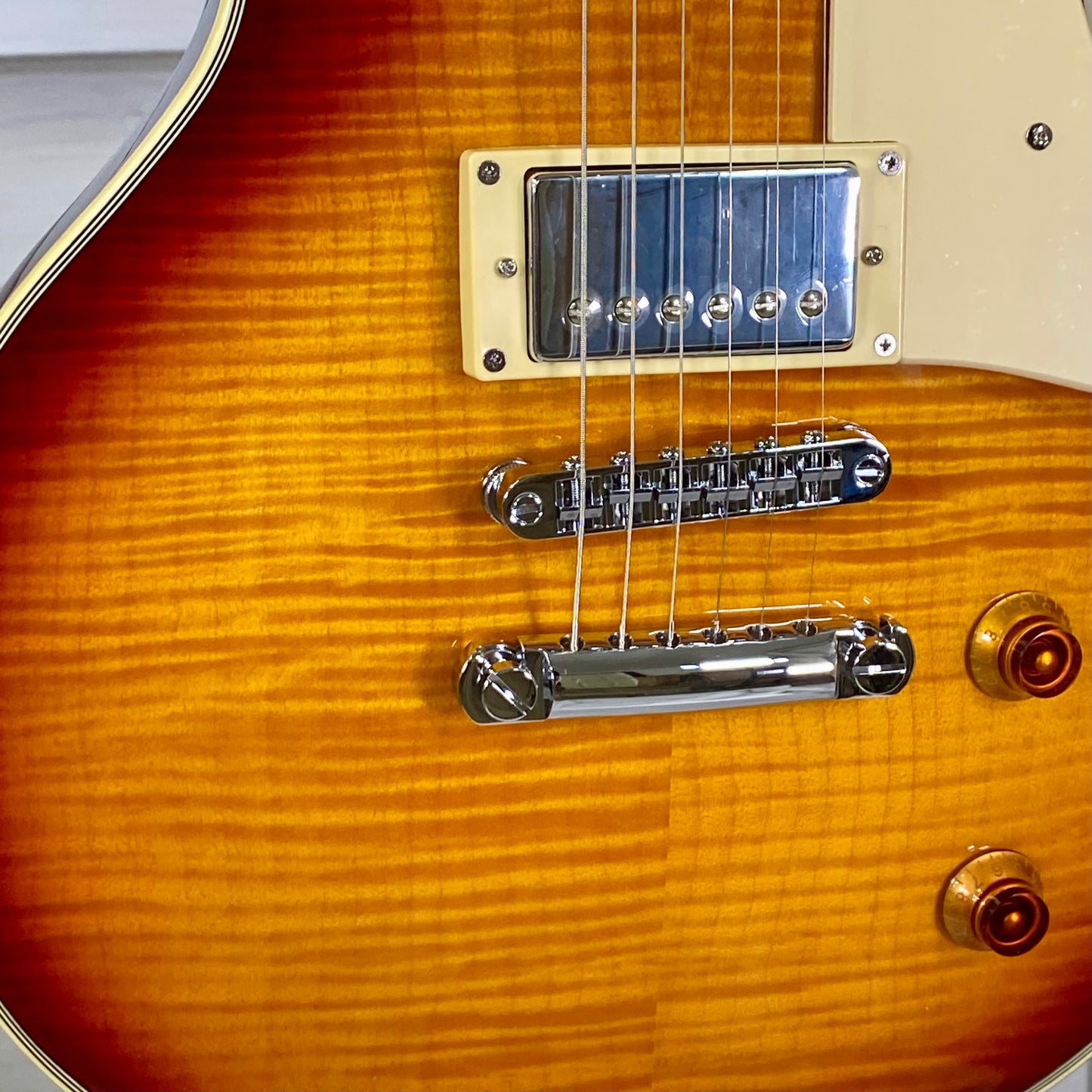 Sire L7 Larry Carlton Single-Cut Electric Guitar in Tobacco Sunburst – view 5