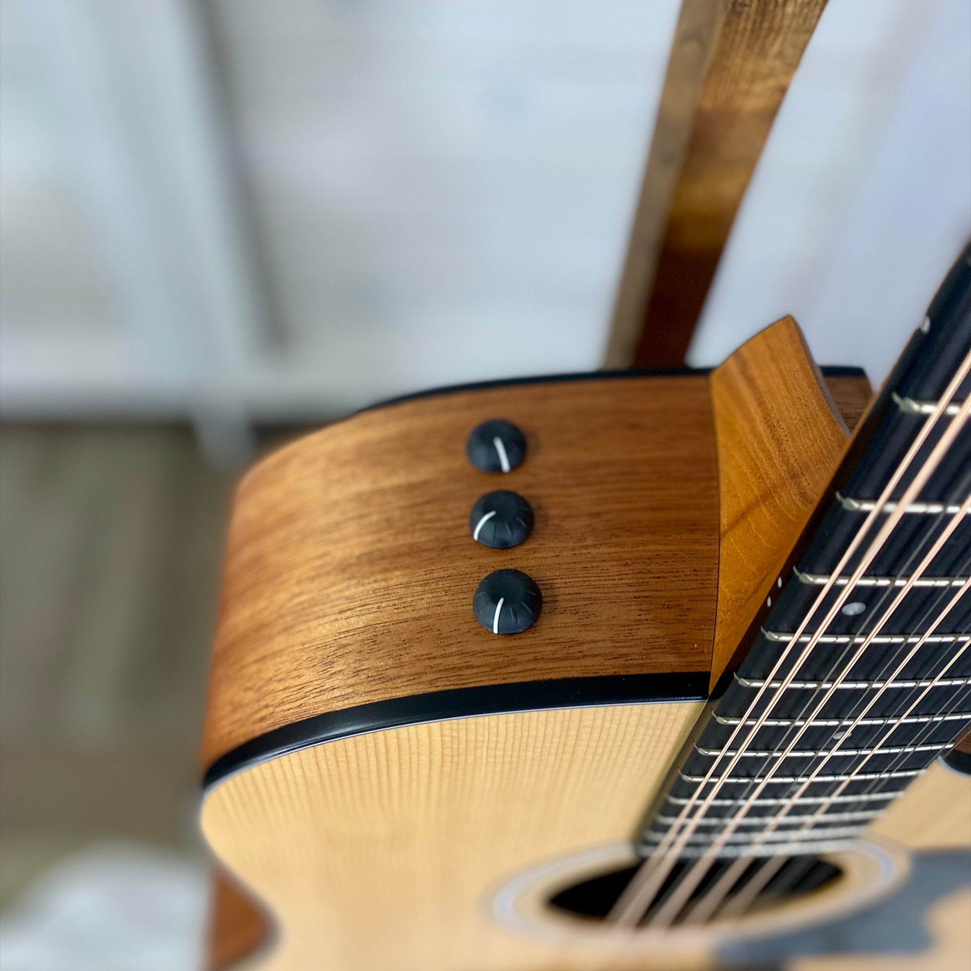 Taylor Guitars 150ce 12 String Dreadnought Sapele/Spruce Electric Acoustic Guitar – view 6