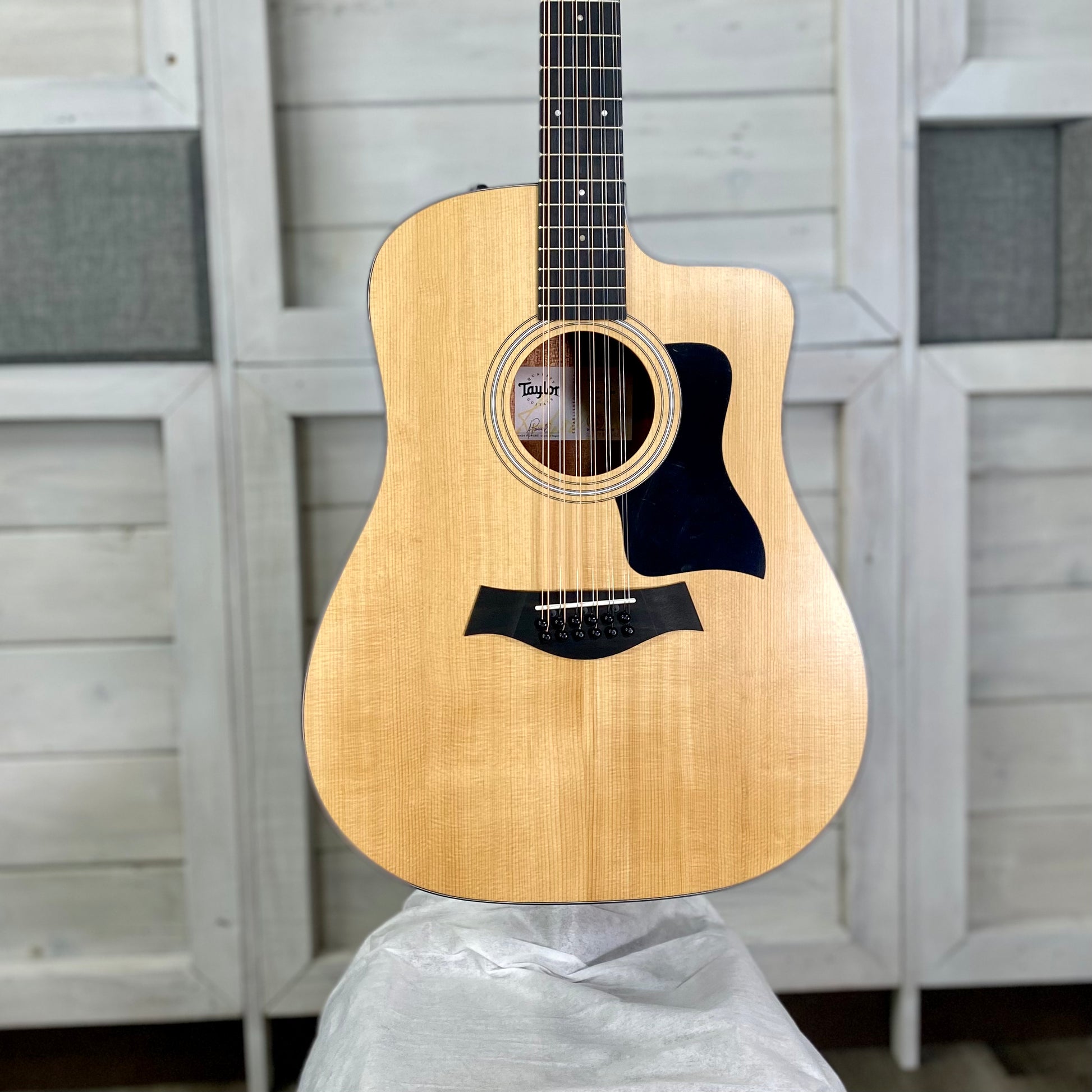 Taylor Guitars 150ce 12 String Dreadnought Sapele/Spruce Electric Acoustic Guitar – view 3