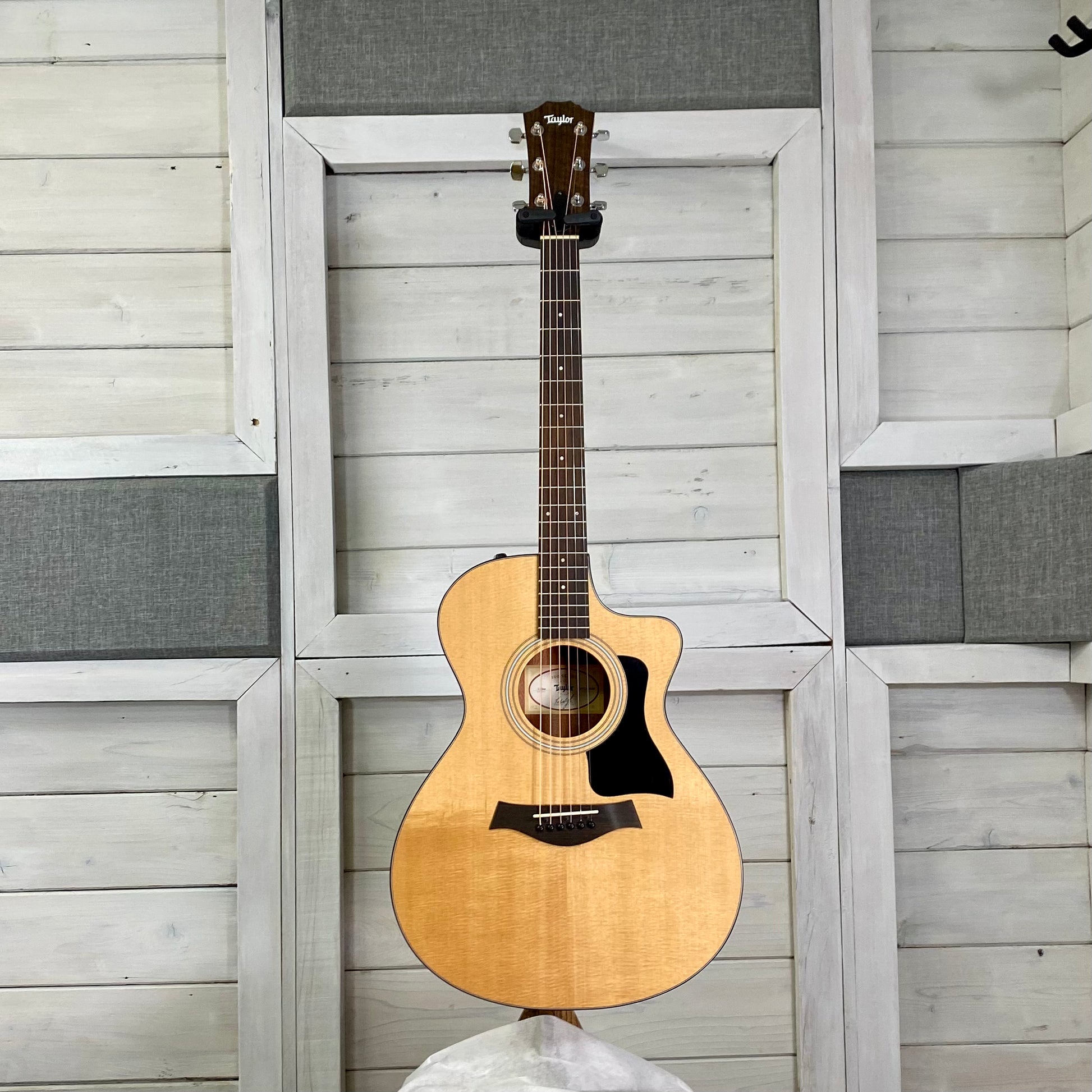 Taylor 112ce Sapele/ Sitka Electric Acoustic Guitar – view 2