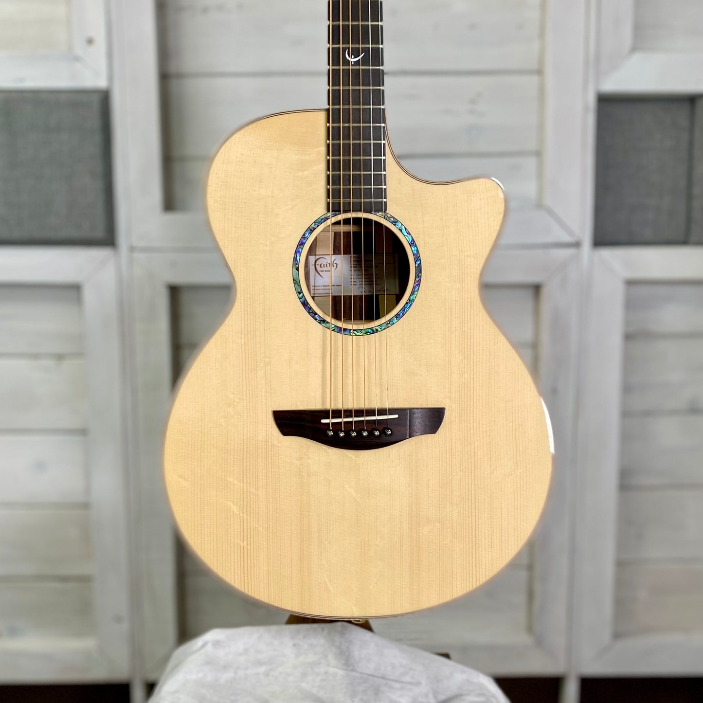 Faith Guitars HiGloss Venus 3-Piece Indonesian Rosewood Back & Sides Electric / Acoustic Guitar – view 3