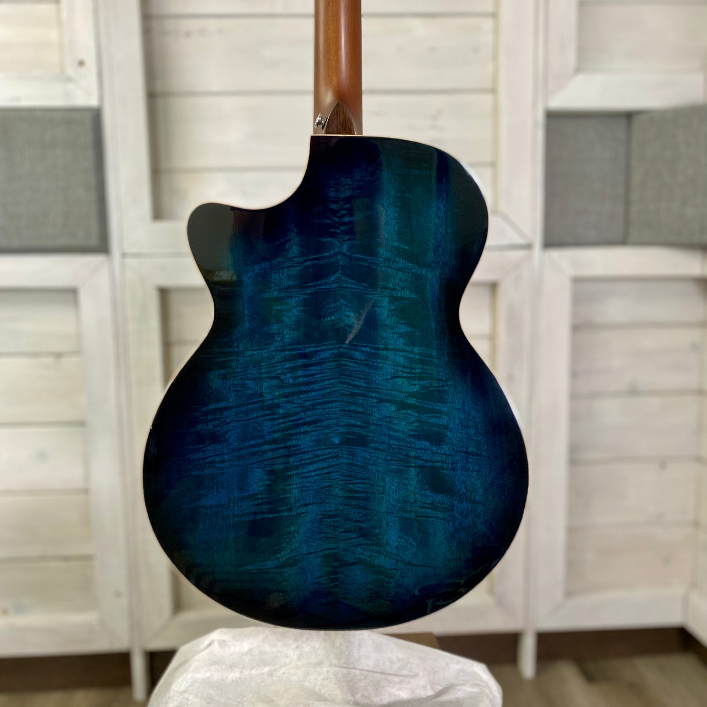Faith Blue Moon Venus Cutaway Electric / Acoustic Guitar – view 9