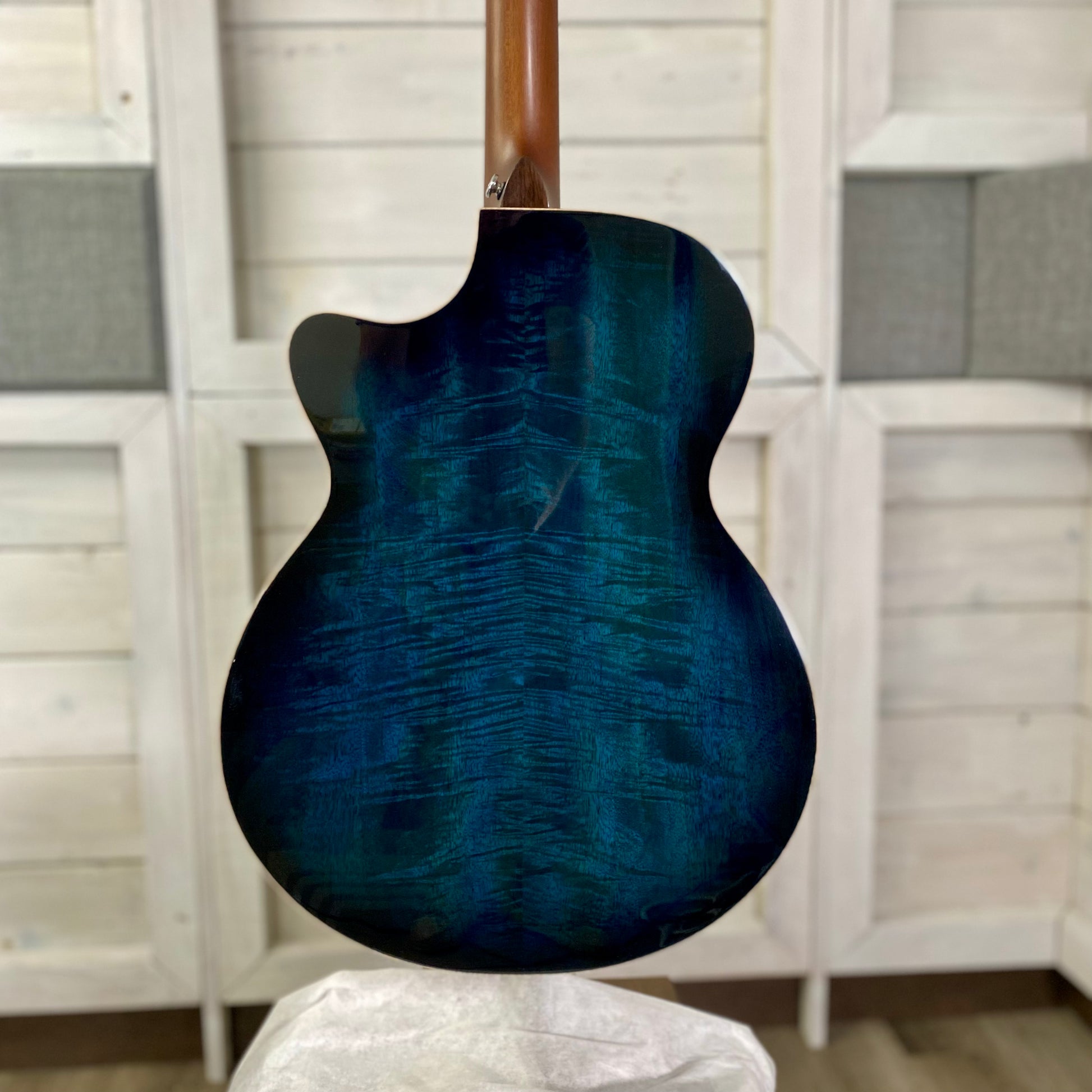 Faith Blue Moon Venus Cutaway Electric / Acoustic Guitar – view 9