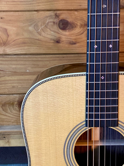 Martin HD28 Herringbone with Molded Hardshell Case