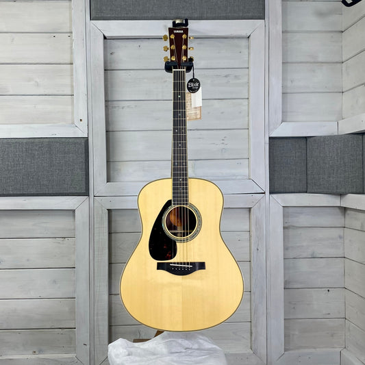 Yamaha LL16L A.R.E.  Electric/Acoustic Guitar- Jumbo Lefty, Rosewood Back and Sides