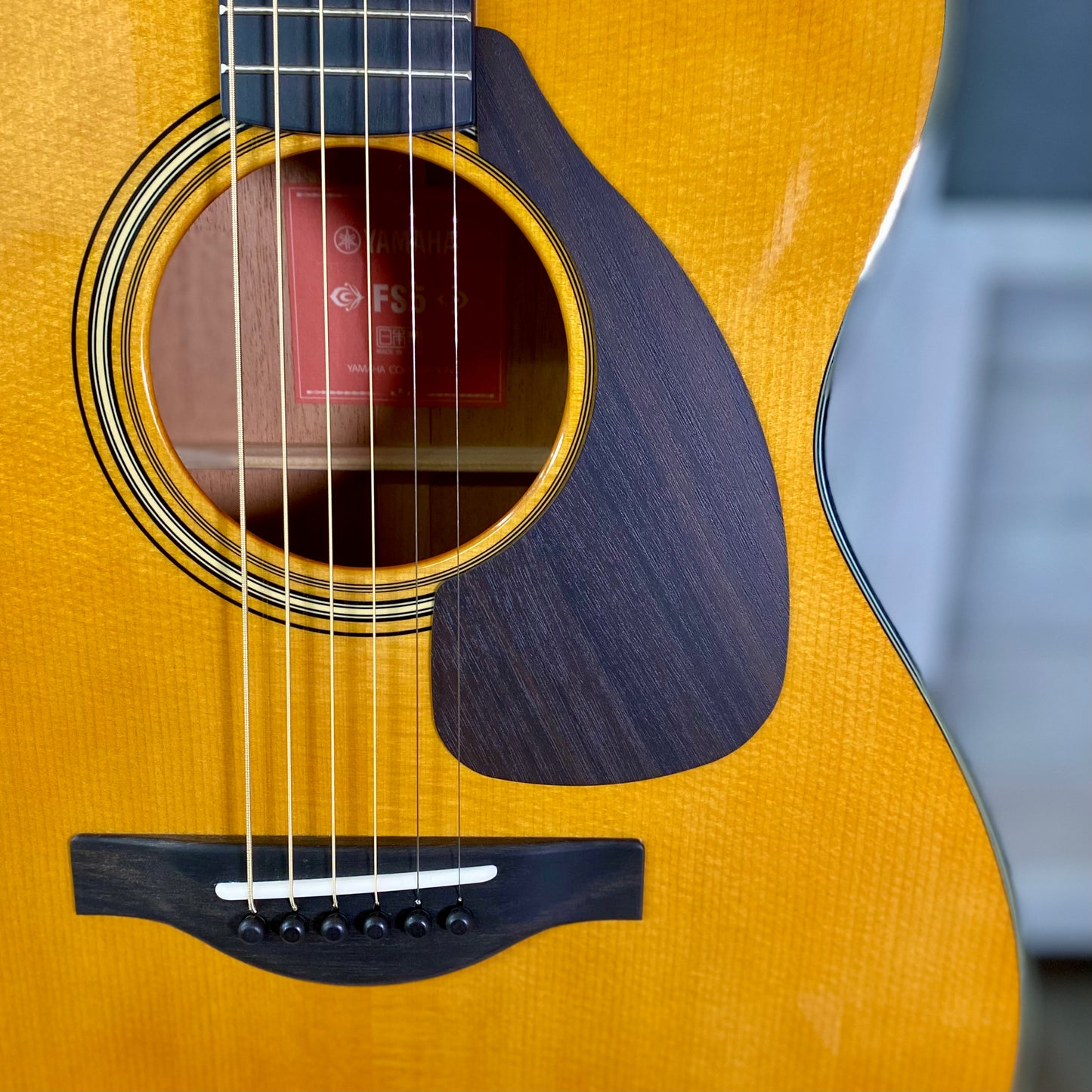 Yamaha FS5 Red Label Gloss Concert-Style Acoustic Guitar with Case - Natural