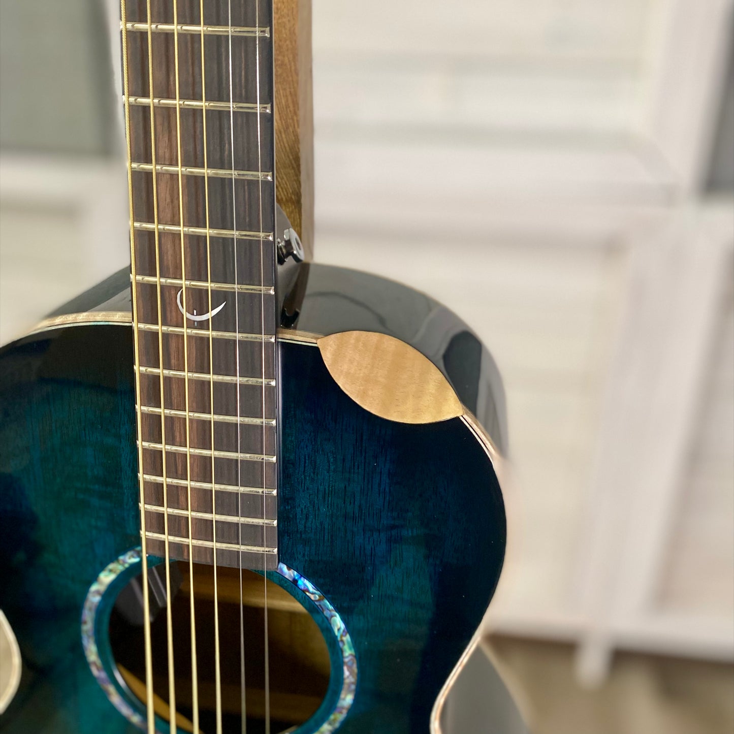 Faith Blue Moon Mercury Scoop Electric / Acoustic Guitar