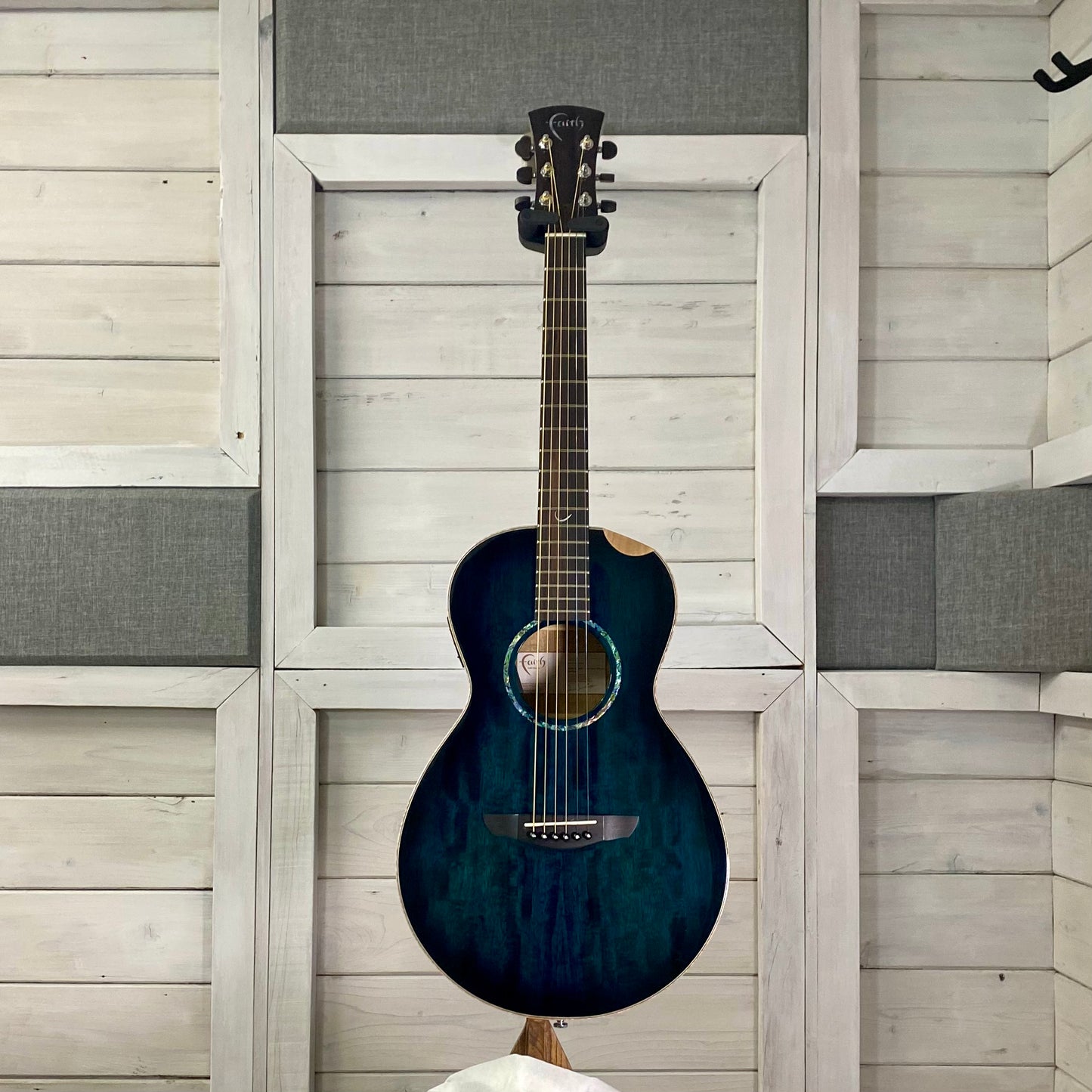 Faith Blue Moon Mercury Scoop Electric / Acoustic Guitar