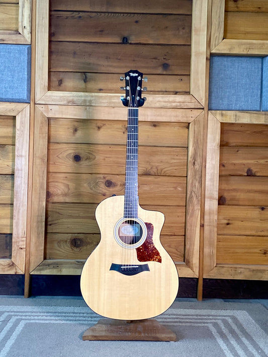 Taylor 214CE Plus Rosewood Spruce with original Aerocase in Natural Finish USED