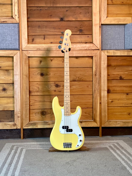Fender Player Precision Bass in Buttercream USED