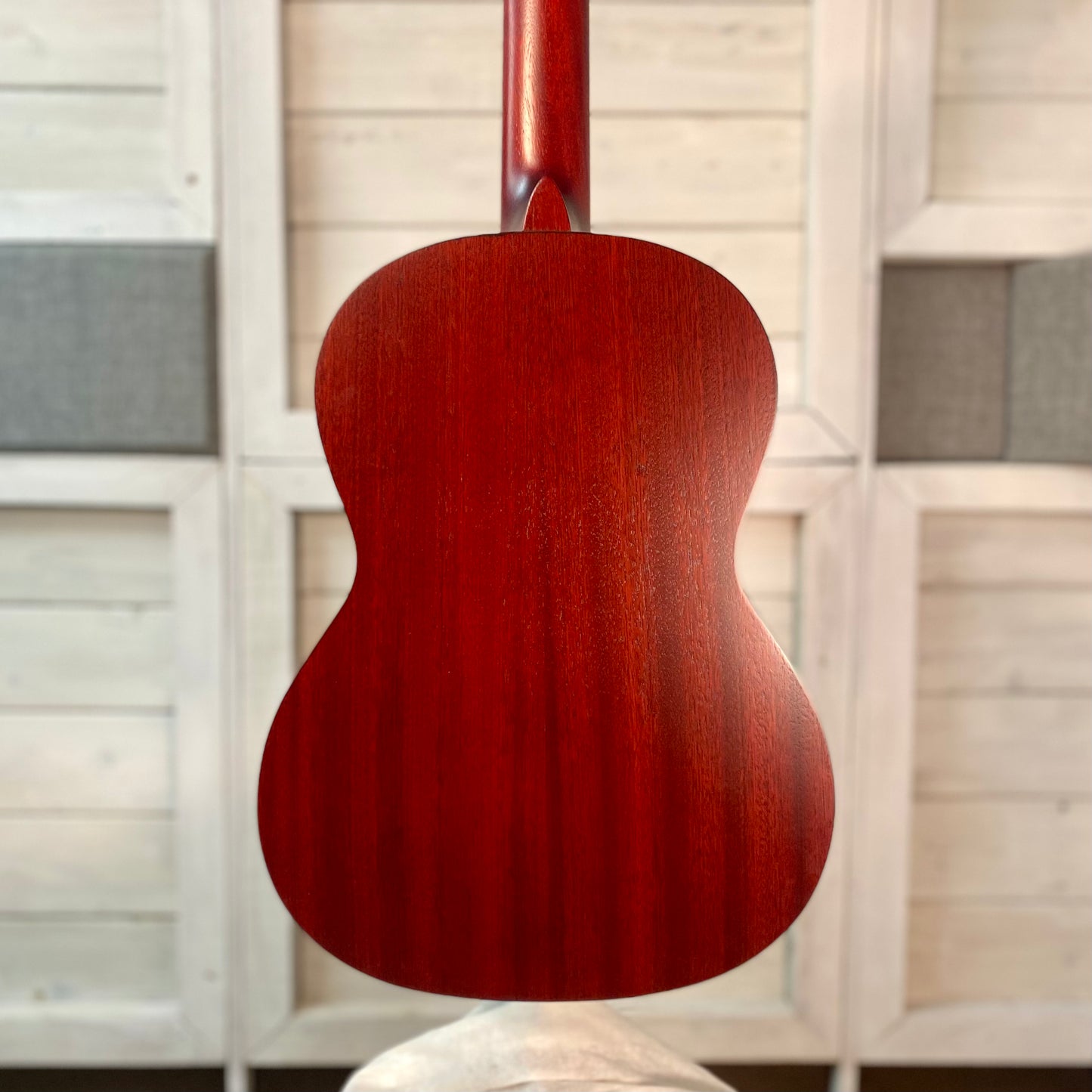 Manuel Rodriguez Tradición T-65 4/4 Classical Guitar – Solid Cedar / Mahogany