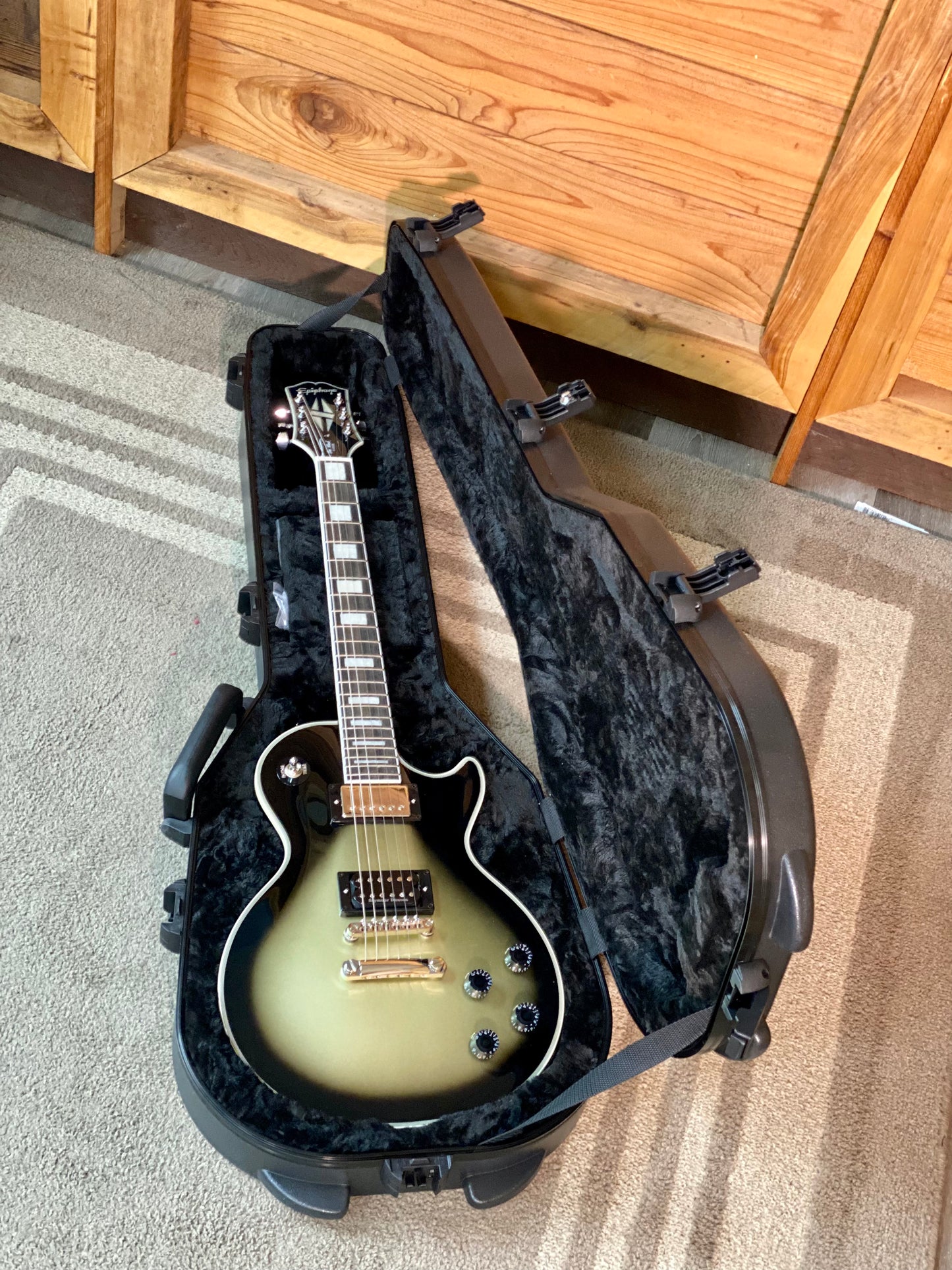 Epiphone Adam Jones Les Paul Custom Art Collection Ernst Fuchs ANTI-LAOKOON 1965 