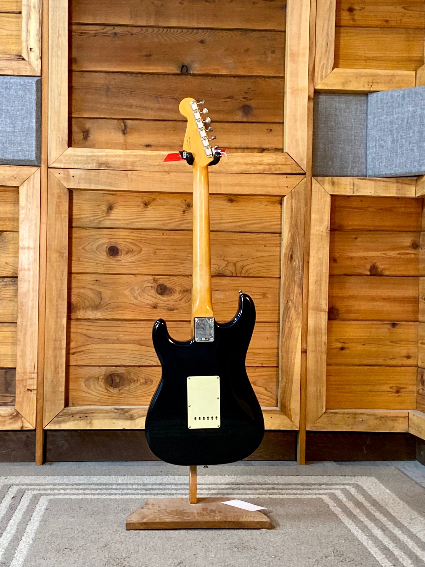Fender Vintera II Road Worn '60s Stratocaster Limited Edition  in Black With Hardshell Case