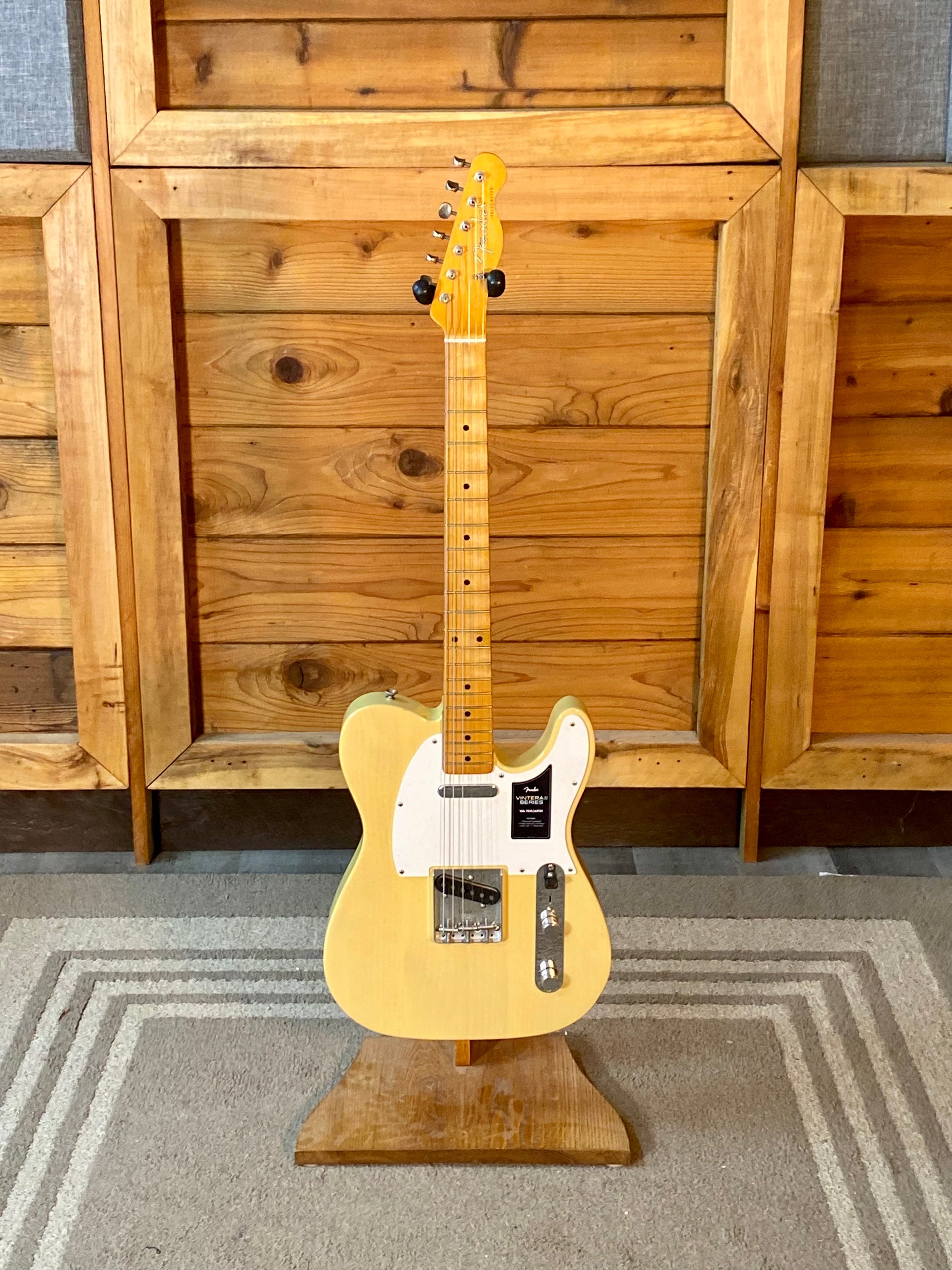 Fender Vintera® II Limited Edition Road Worn® ‘60s Telecaster in Blonde With Hardshell Case
