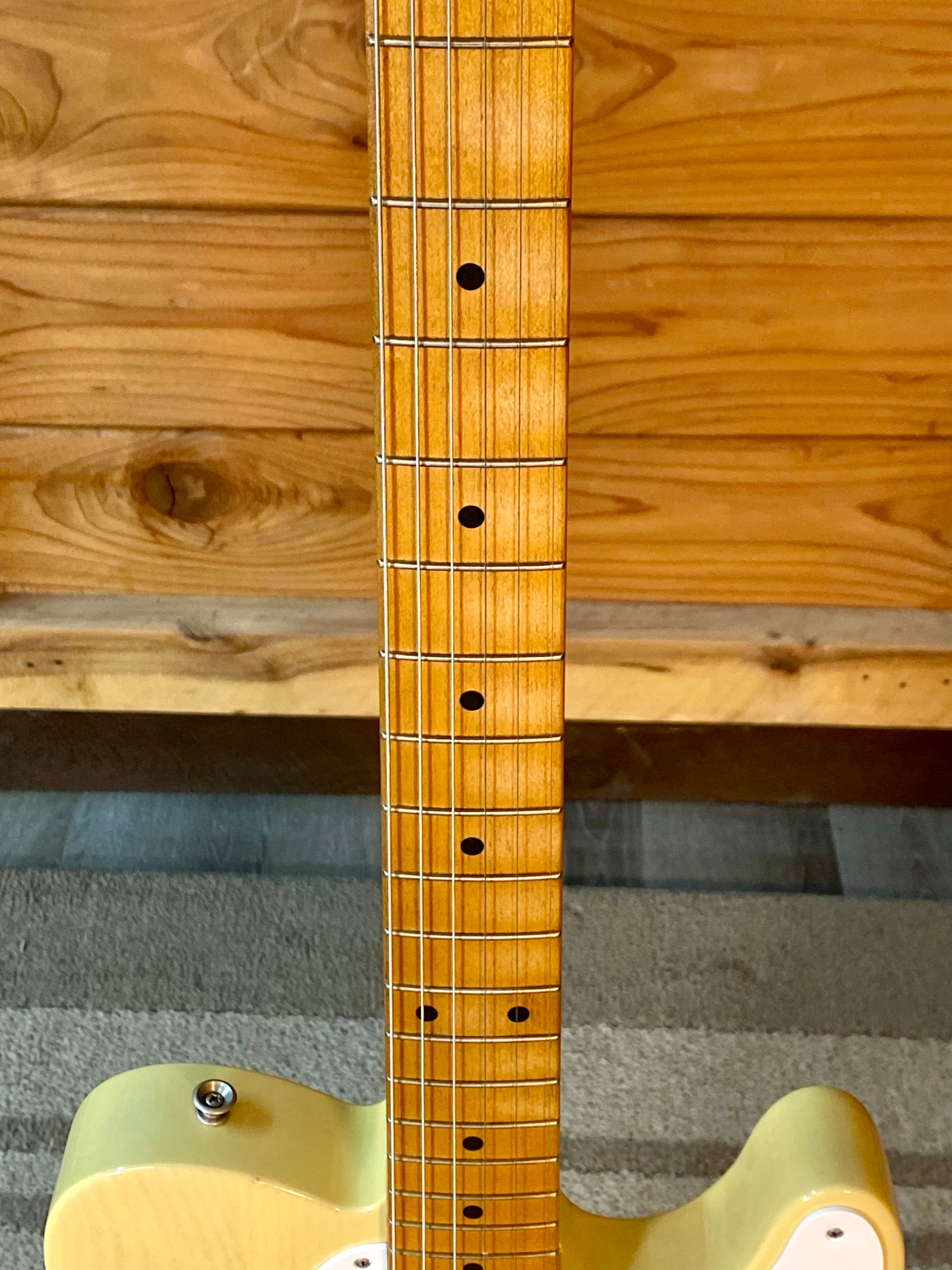 Fender Vintera® II Limited Edition Road Worn® ‘60s Telecaster in Blonde With Hardshell Case
