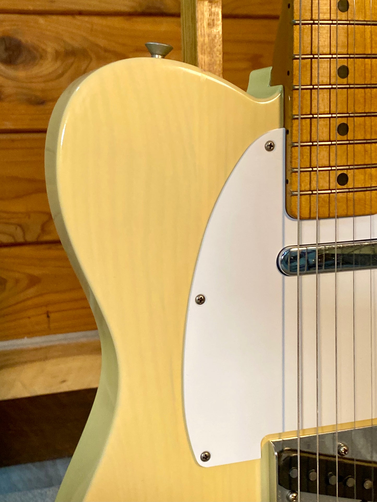 Fender Vintera® II Limited Edition Road Worn® ‘60s Telecaster in Blonde With Hardshell Case