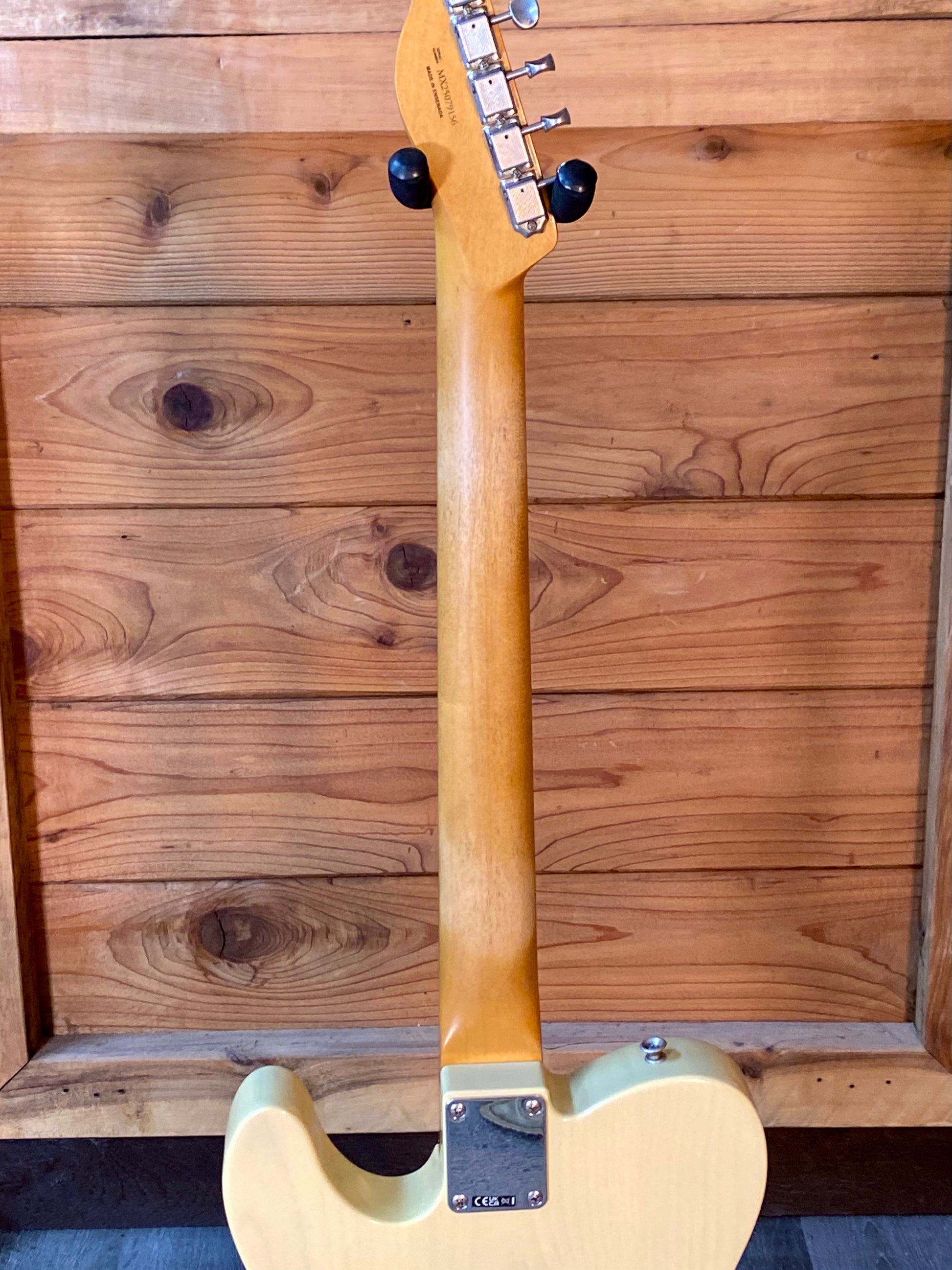 Fender Vintera® II Limited Edition Road Worn® ‘60s Telecaster in Blonde With Hardshell Case