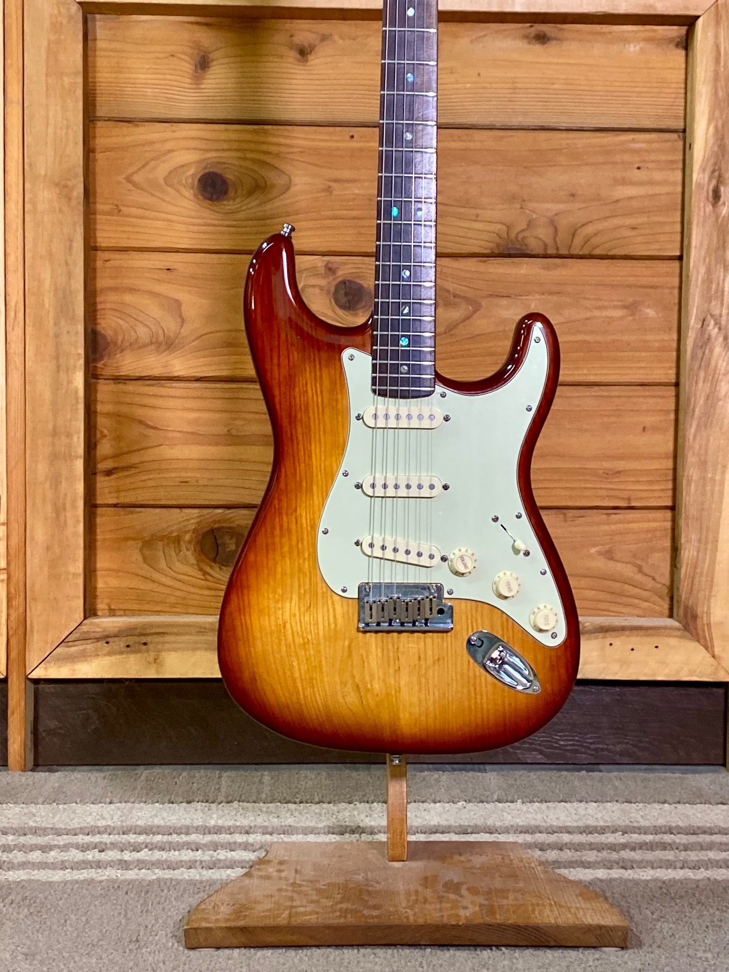 Fender 2009 American Deluxe Ash Stratocaster in Tobacco Sunburst With Hardshell Case USED