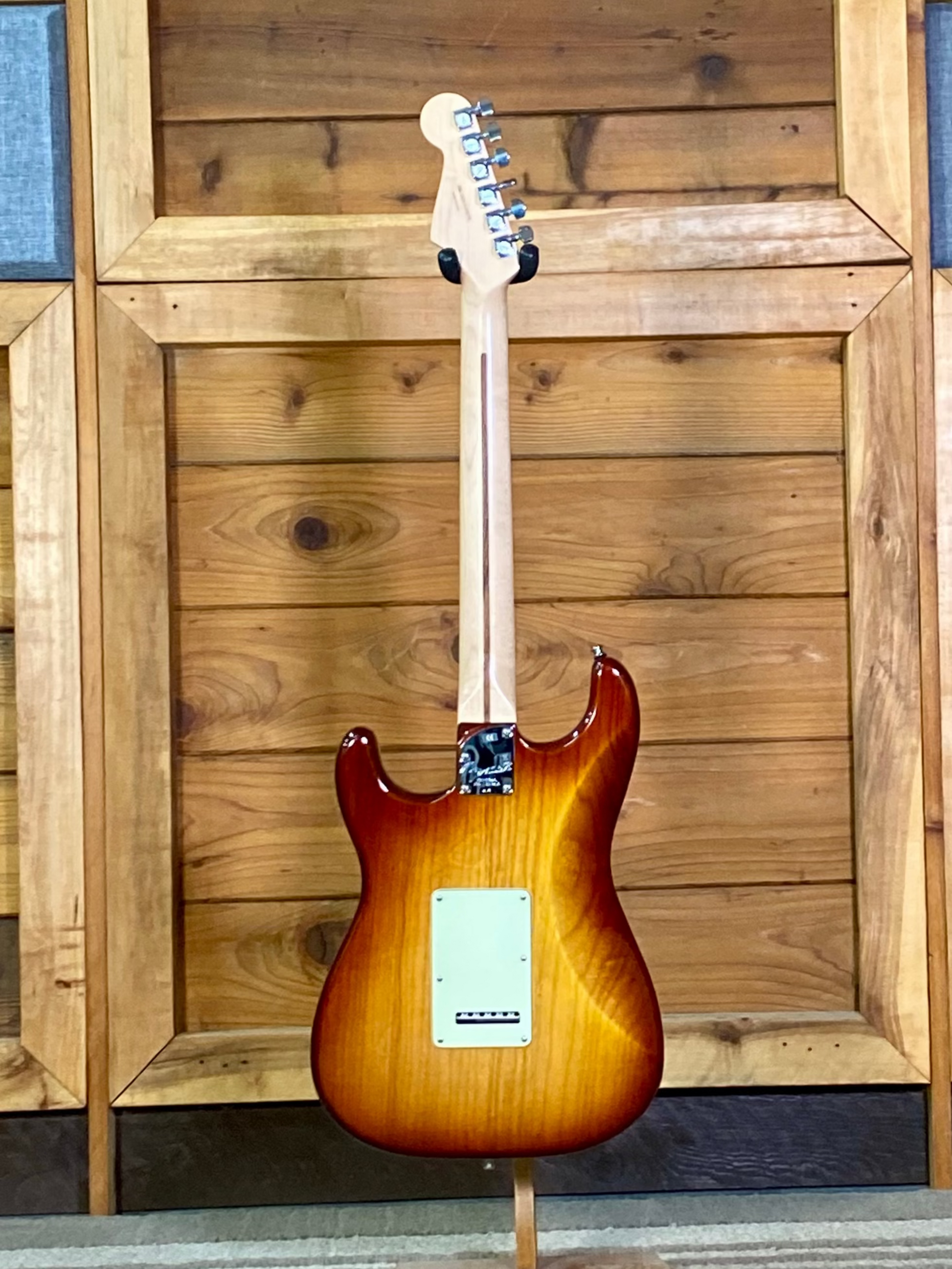 Fender 2009 American Deluxe Ash Stratocaster in Tobacco Sunburst With Hardshell Case