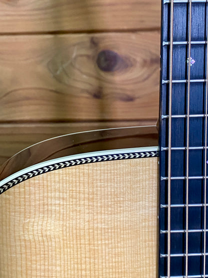 Martin Standard Series OM-28 Acoustic Guitar With Molded Hardshell Case