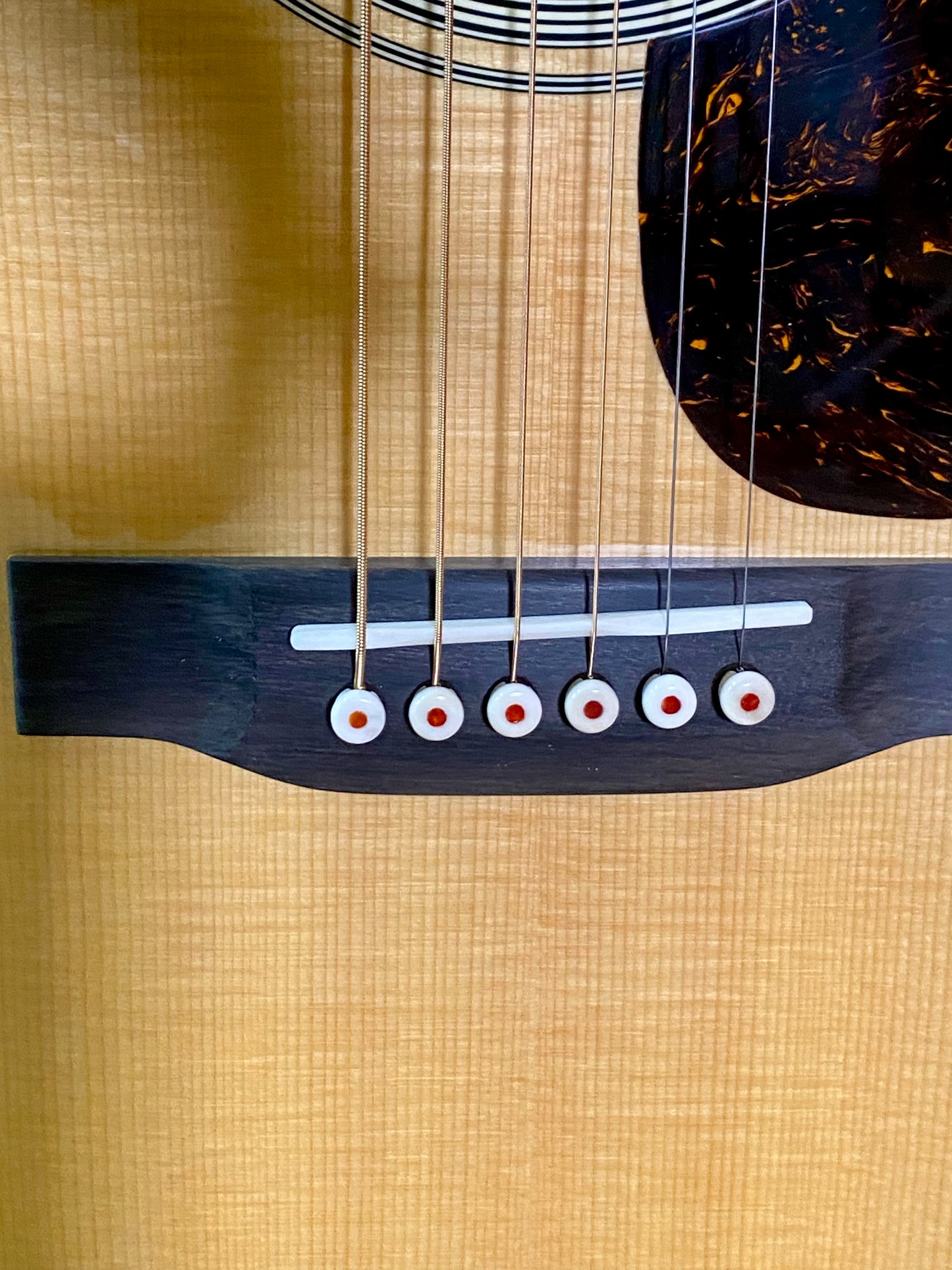 Martin Standard Series OM-28 Acoustic Guitar With Molded Hardshell Case