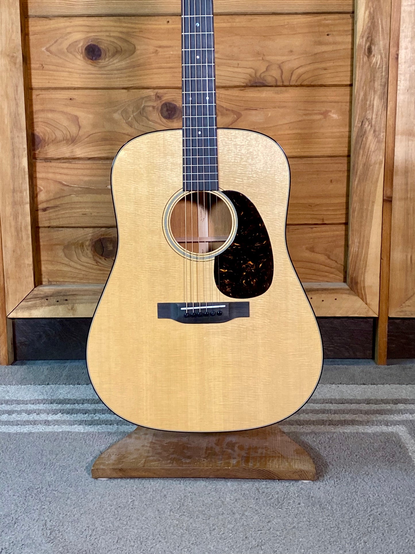 Martin Standard Series D-18 Dreadnought Acoustic Guitar w/Case