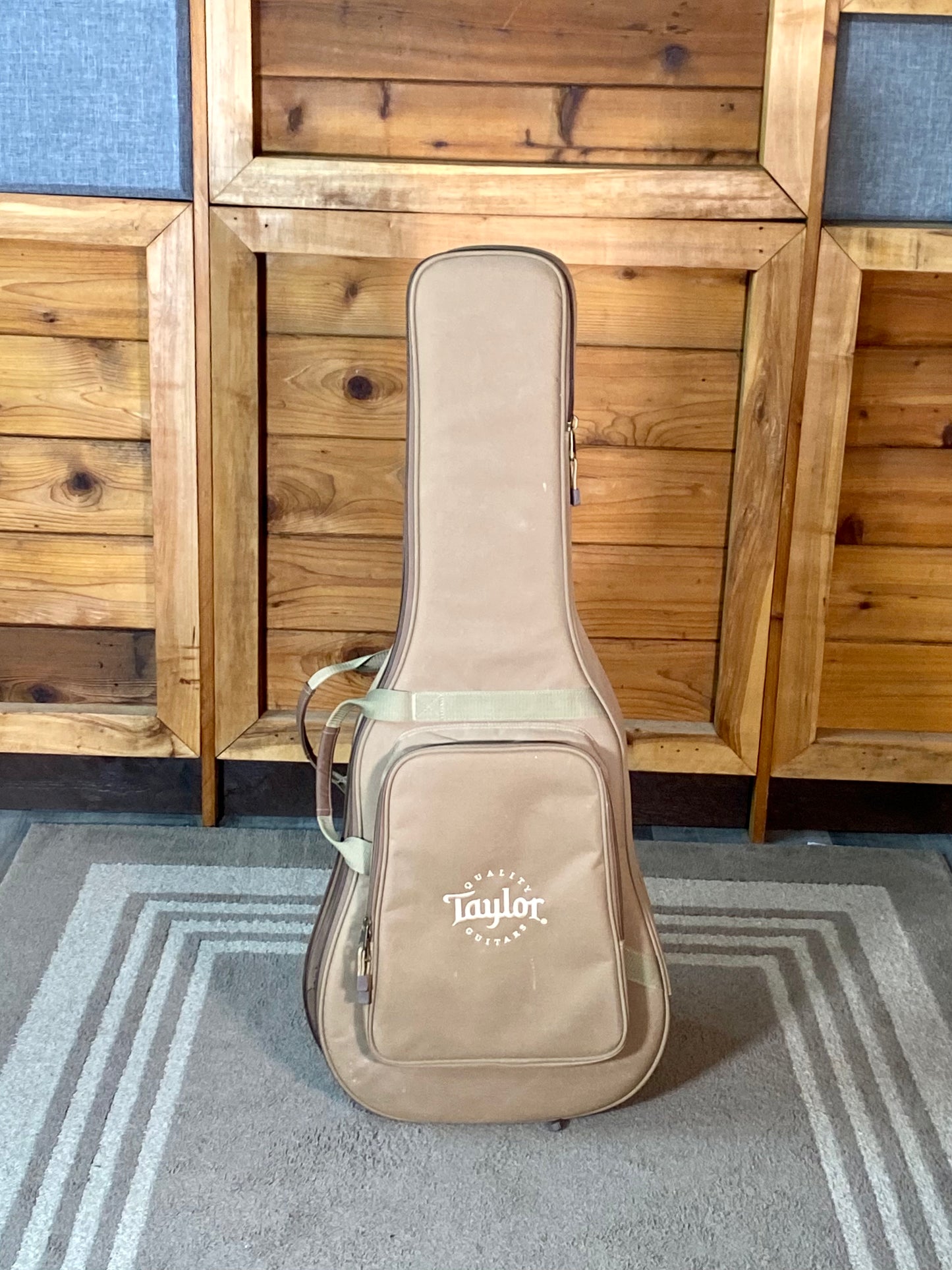 Taylor 214ce-SB dlx 2022 Lefty Electric Acoustic Guitar With Gigbag USED