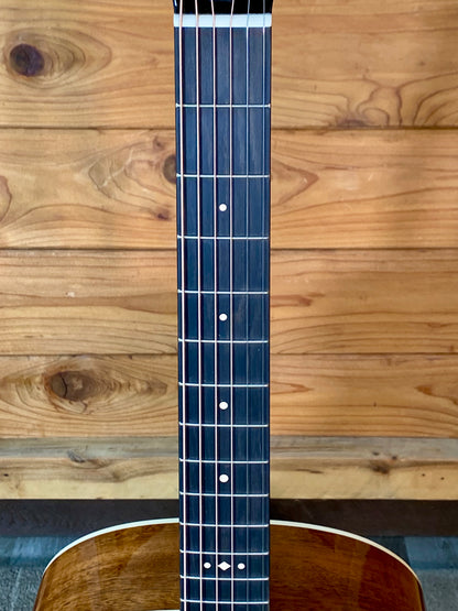 Taylor Gold Label 514e SB Super Auditorium In Sunburst with Firestripe Pickguard