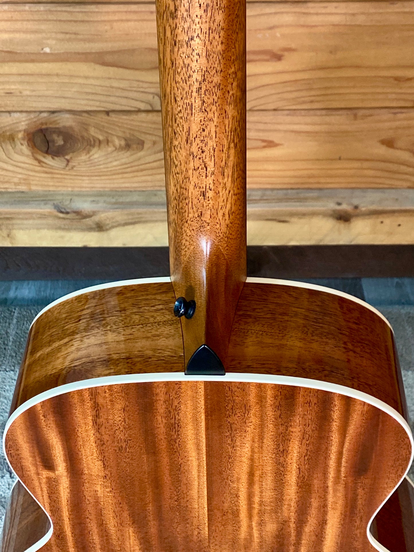 Taylor Gold Label 514e SB Super Auditorium In Sunburst with Firestripe Pickguard