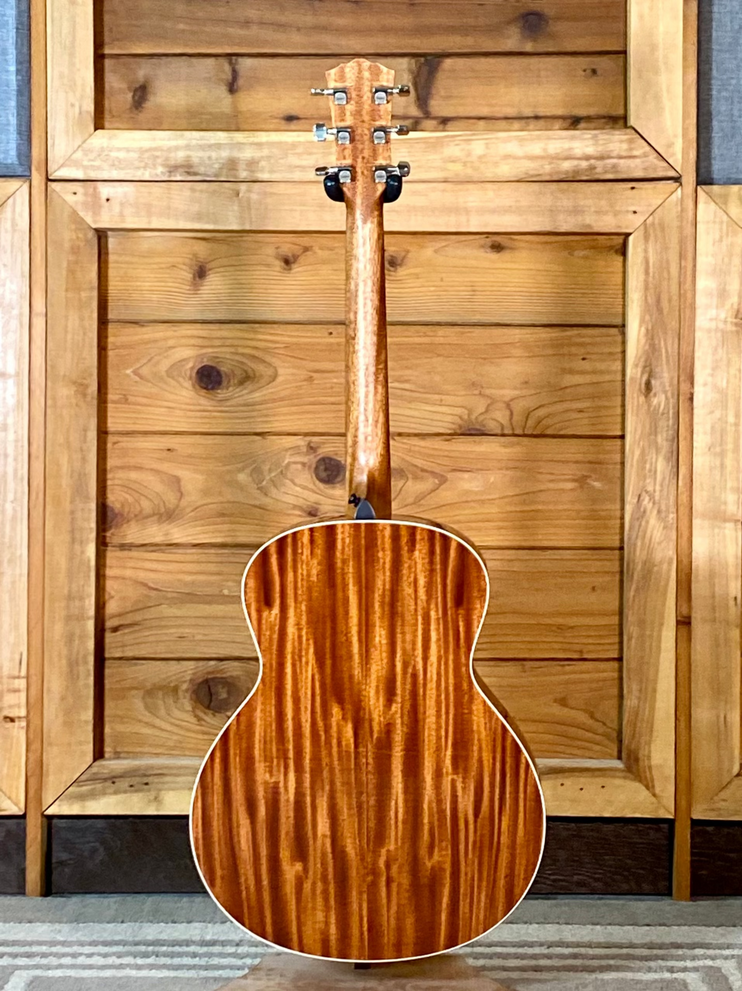 Taylor Gold Label 514e SB Super Auditorium In Sunburst with Firestripe Pickguard 