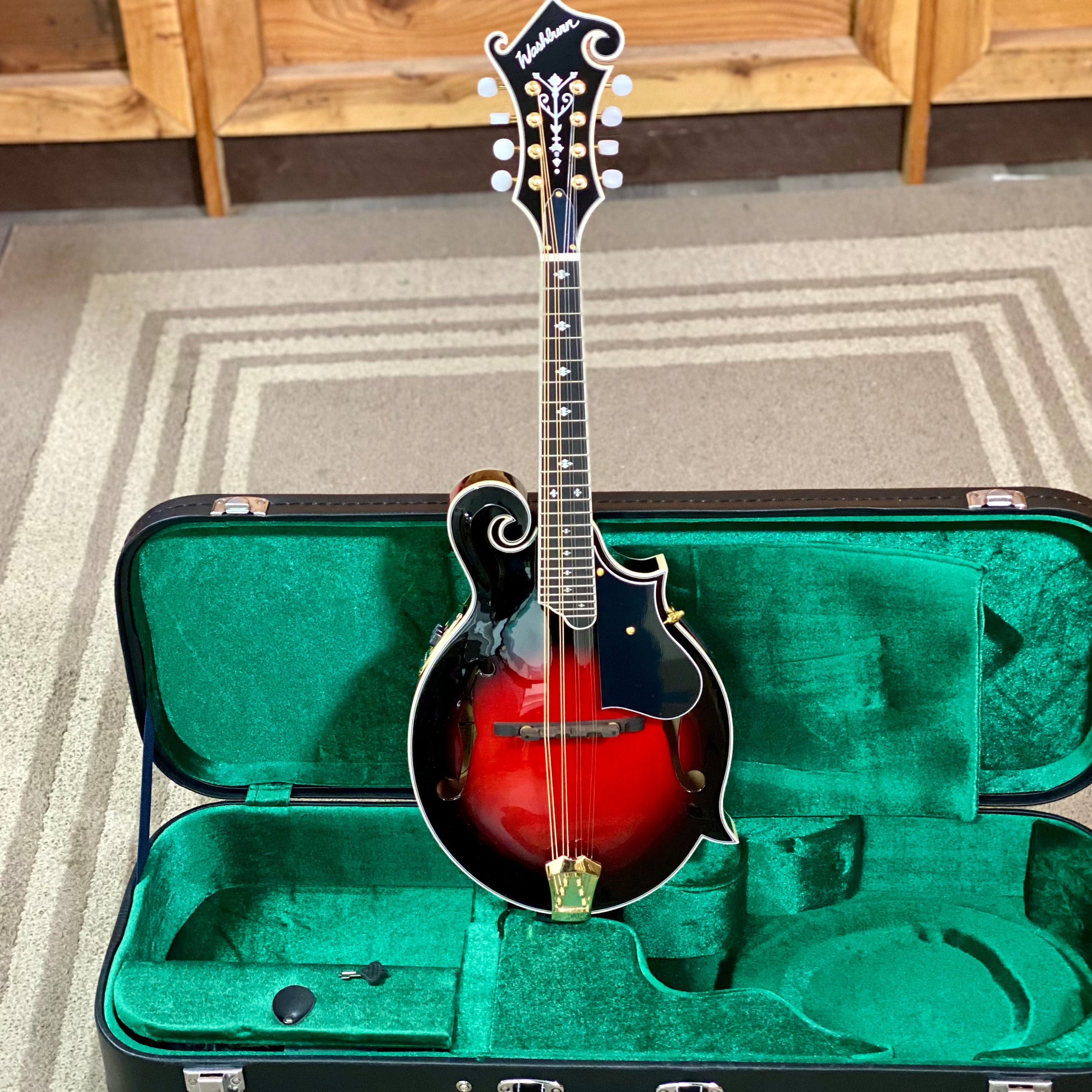 Washburn Electric Acoustic Mandolin With Hardcase All solid woods - Transparent Wine Red