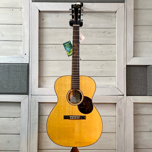 Martin 000-10E Shawn Mendes Signature Electric/ Acoustic Guitar with Softshell Case