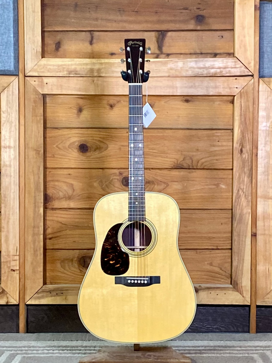 Martin Standard Series D28 Lefty Acoustic Guitar with Molded Hardshell Case