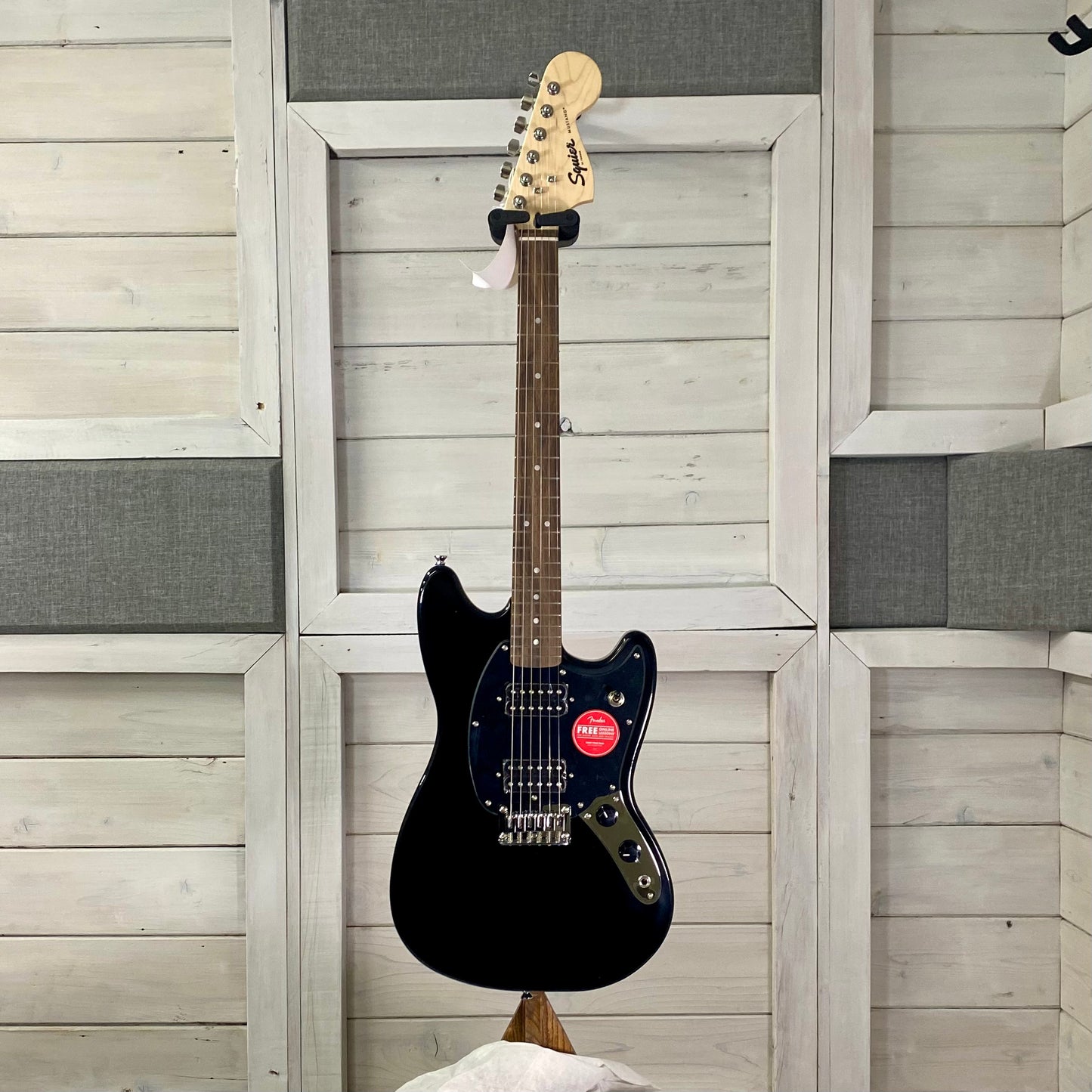 Squier Sonic Mustang HH in Black With Black Pickguard