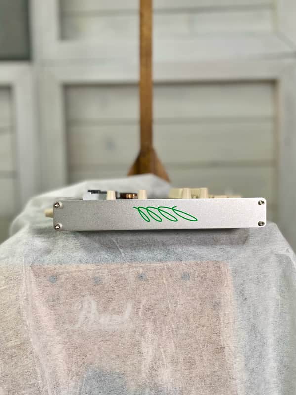 Korg Phase8 8-Voice Acoustic Synthesizer